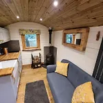 Syke Farm - Yurt's And Shepherds Hut * バターミア