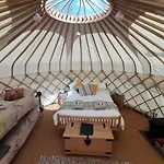 Syke Farm - Yurt's And Shepherds Hut バターミア