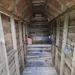 Syke Farm - Yurt's And Shepherds Hut キャンプ場 バターミア