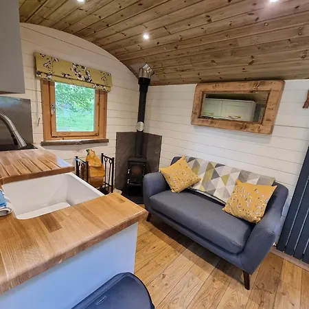 Syke Farm - Yurt's And Shepherds Hut Camping