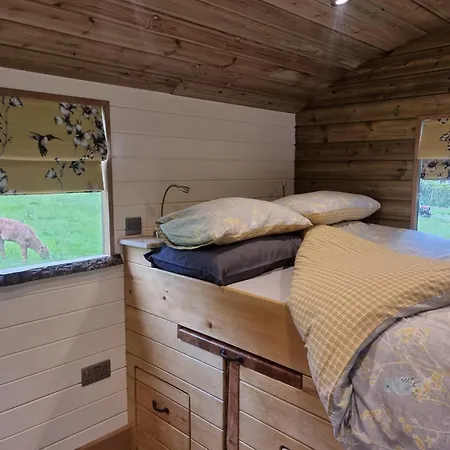 Syke Farm - Yurt's And Shepherds Hut *