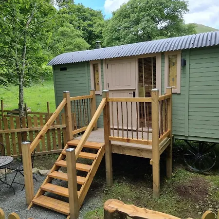 Syke Farm - Yurt's And Shepherds Hut Camping *