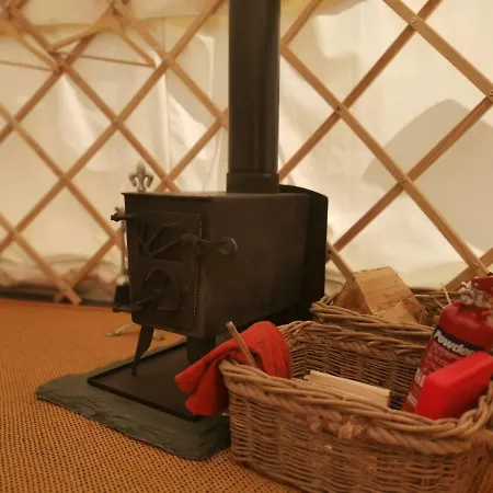 Kamp alanı Syke Farm - Yurt's And Shepherds Hut *